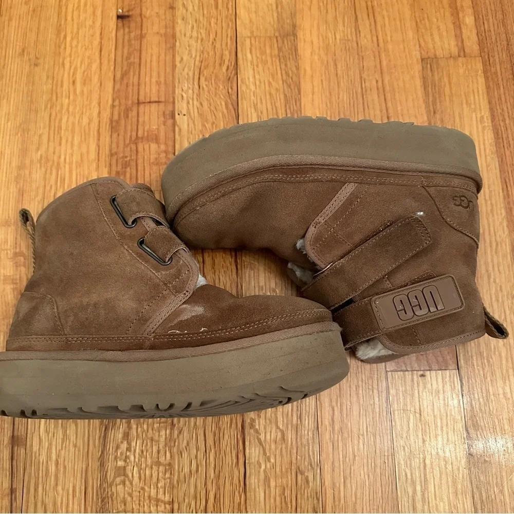 UGG ChestBut Suede boots Size 3